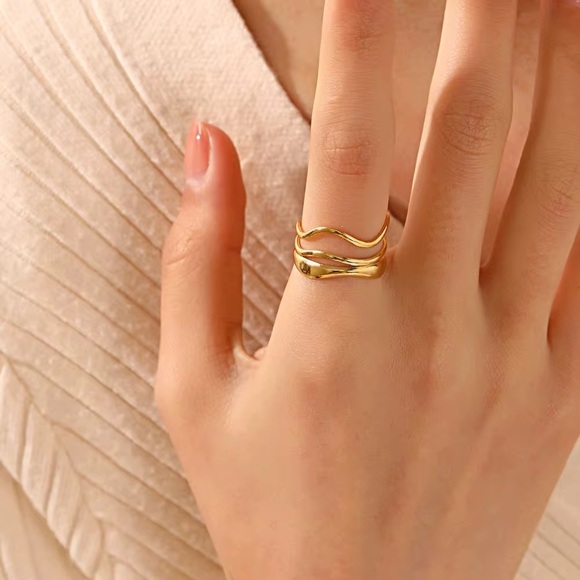 18K Gold Plated - Adjustable Ring - Picture 3 of 7